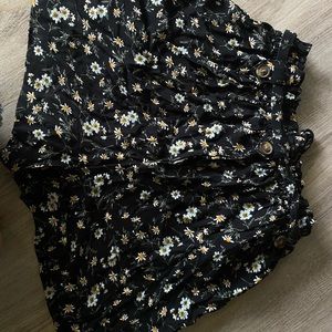 Daisy Print Black American Eagle Shorts With Pockets